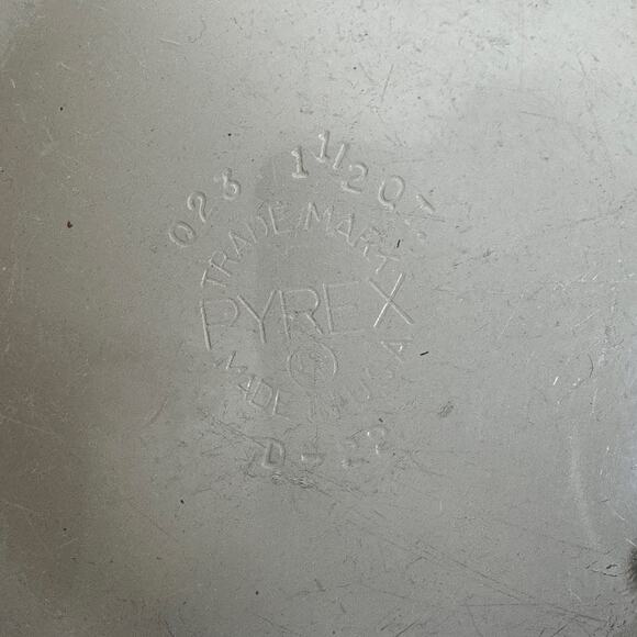 Vintage Hammered Aluminum Casserole Dish & Vintage Pryex 1.5 qt Glass Bowl - Picture 5 of 10